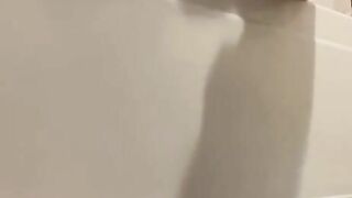 Rubbing my pussy and clit on my bathtub just to cum