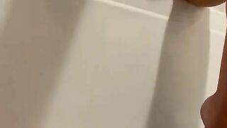 Rubbing my pussy and clit on my bathtub just to cum