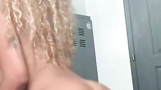 brazilian ass with curly hair rides big white cock in pov ( full video onlyfan @GOLDENCURLS3 )