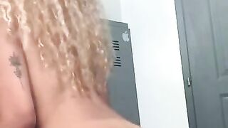 brazilian ass with curly hair rides big white cock in pov ( full video onlyfan @GOLDENCURLS3 )