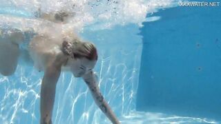 Finnish blonde tattooed pornstar Mimi underwater