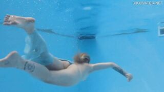 Finnish blonde tattooed pornstar Mimi underwater