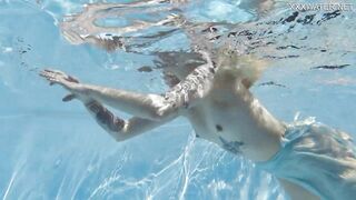 Finnish blonde tattooed pornstar Mimi underwater