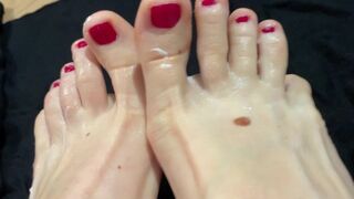 Lotion on my Feet - Super Close Up 4K