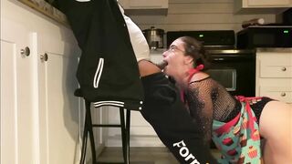 THICK WHITE GIRL GIVES AMAZING DICK SUCKING IN KITCHEN