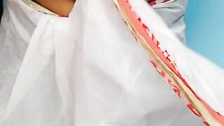 Hindi hot mom saree open video - Hot