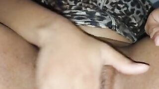 I woke up wanting dick before work and I made a video cumming foryou guys, some dick to cum for me