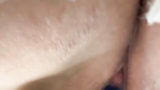 Pretty babe cumming