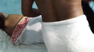 (Choda Chudi) Pakistani Areeba wearing half nude saree on bed with her boyfriend