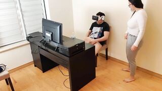 Hot mother masturbates next to her son while he watches porn with virtual reality glasses